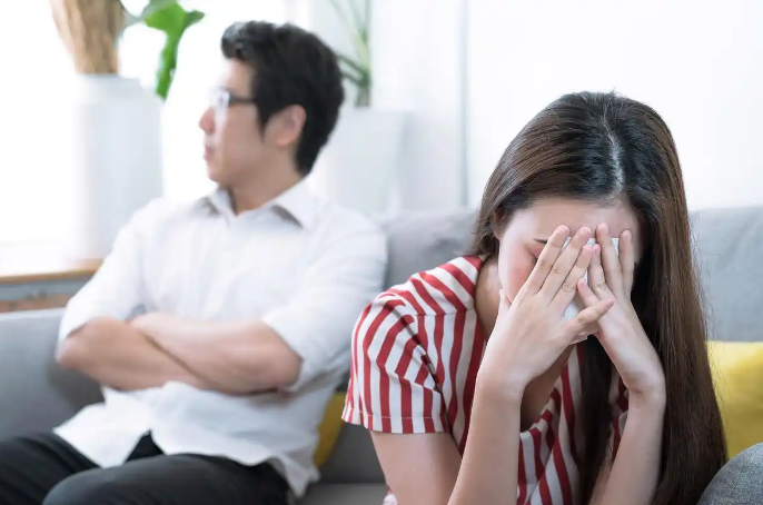 南京市外遇取证：女人一旦心里有了别人，她会怎么对待你？一切都有迹可循！